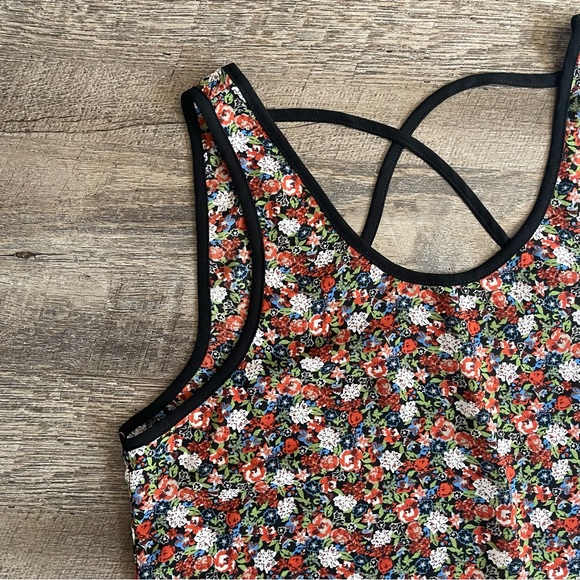 Chloe K Sheer Floral Sleeveless Crop Top, Junior's Size Large - Picture 3 of 5